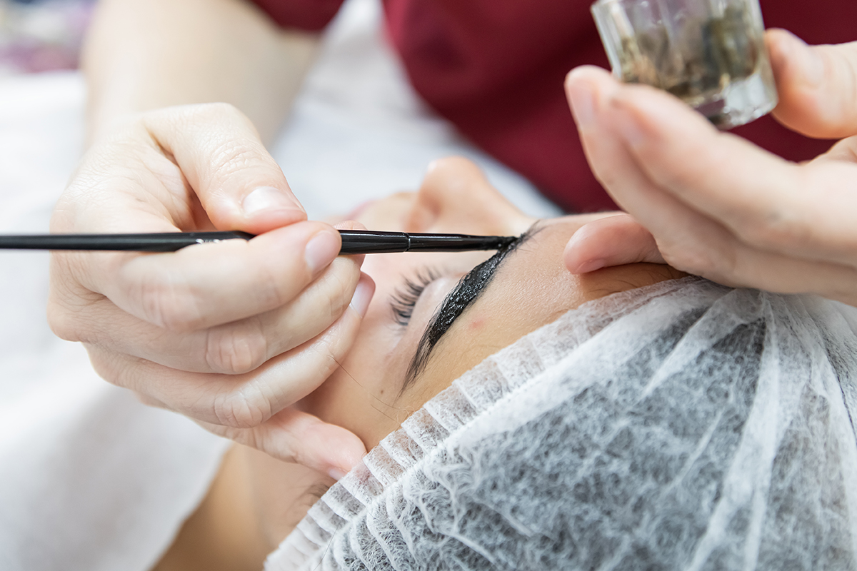 Laminado de Cejas y Diseño con Henna en Sevilla